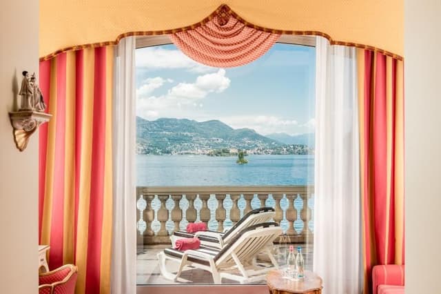 JUNIOR SUITE LAKE VIEW