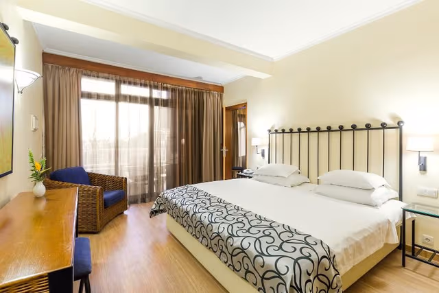 SUITE ONE BEDROOM