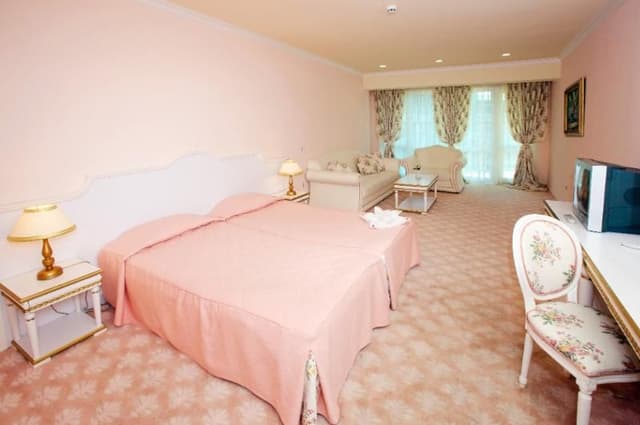 FAMILY ROOM STANDARD