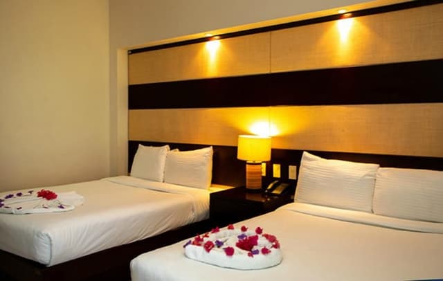 DOUBLE DELUXE TWO QUEEN BEDS