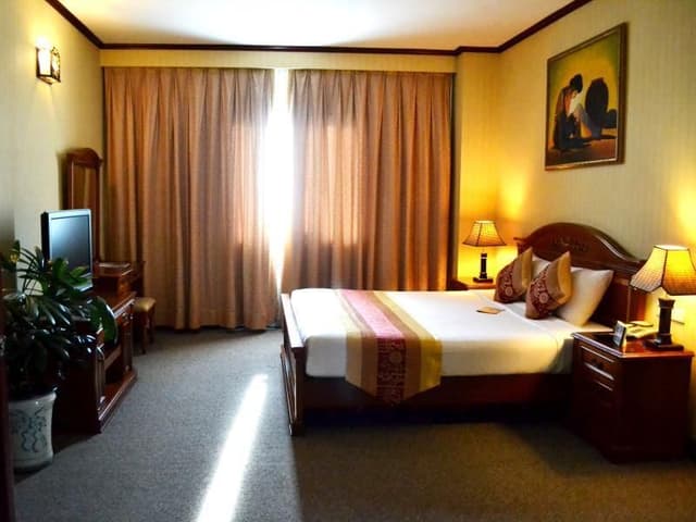 SUITE KING SIZE BED