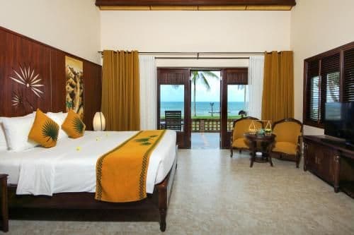 Bungalow Double Room with Beachfront View