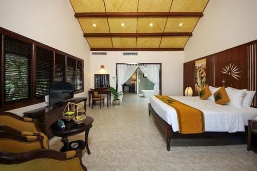 Bungalow Double Room with Beachfront View