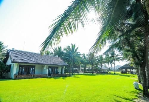 Bungalow Double Room with Beachfront View