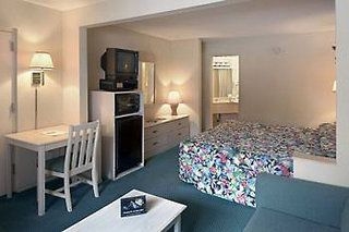 Travelodge Suites East Gate Orange1