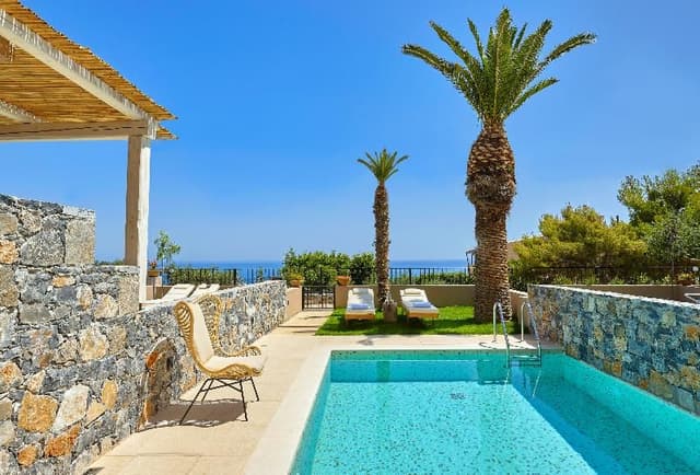 STUDIO WITH PRIVATE POOL