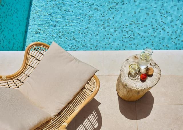 STUDIO WITH PRIVATE POOL