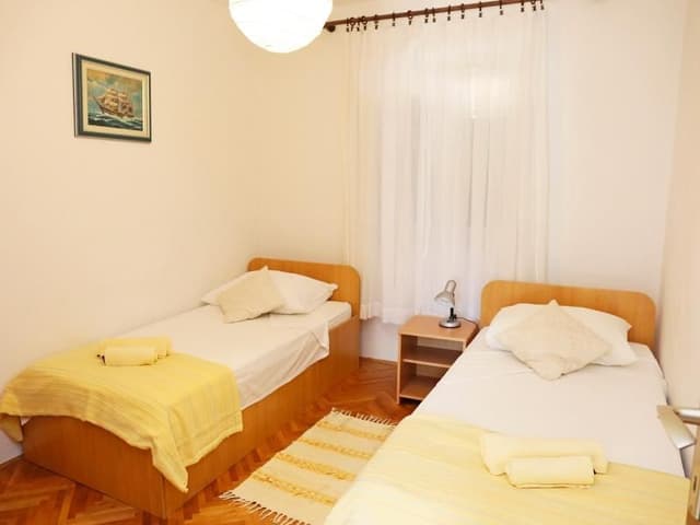 APARTMENT CAPACITY 4 ONE BEDROOM