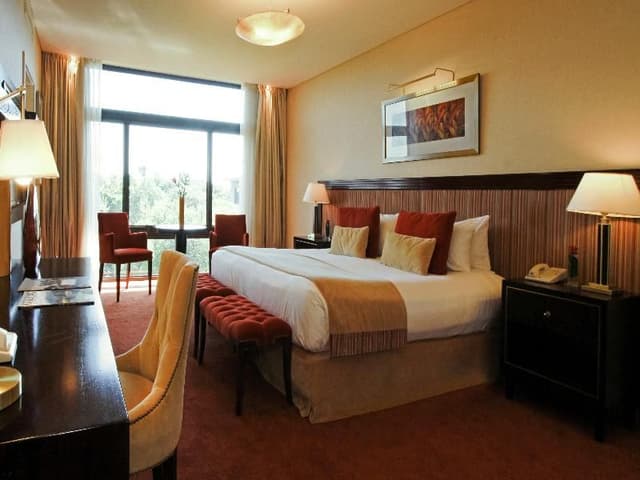 JUNIOR SUITE KING SIZE BED