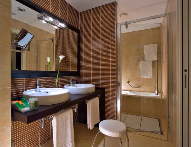 SUITE CAPACITY 1