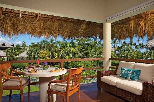 JUNIOR SUITE DELUXE GARDEN VIEW