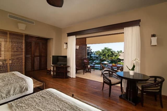 JUNIOR SUITE POOL VIEW