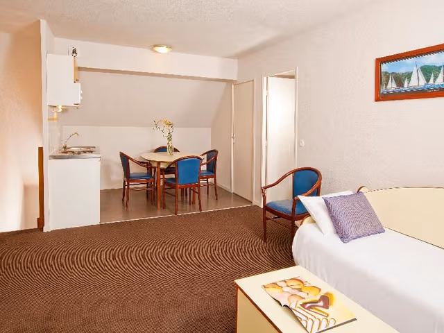 APARTMENT CAPACITY 6 TWO BEDROOMS