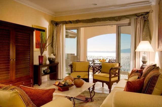 SUITE ONE BEDROOM
