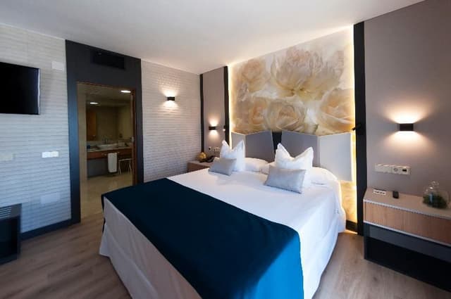 JUNIOR SUITE WITH JACUZZI