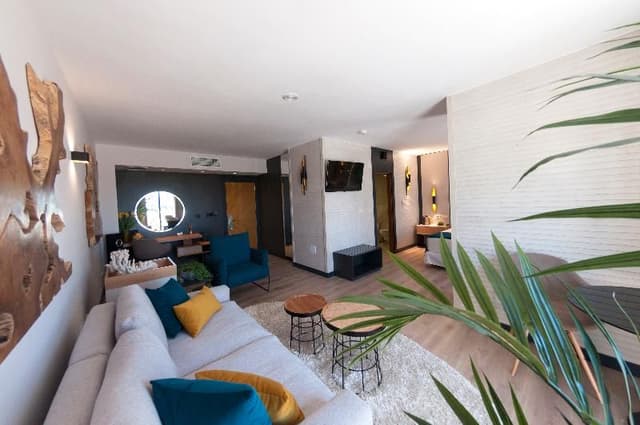 JUNIOR SUITE WITH JACUZZI