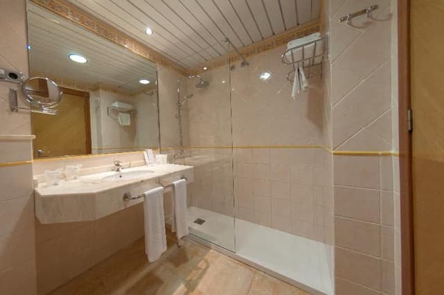 JUNIOR SUITE CAPACITY 1