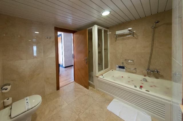 JUNIOR SUITE WITH JACUZZI