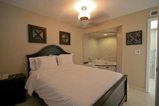 SUITE ONE BEDROOM