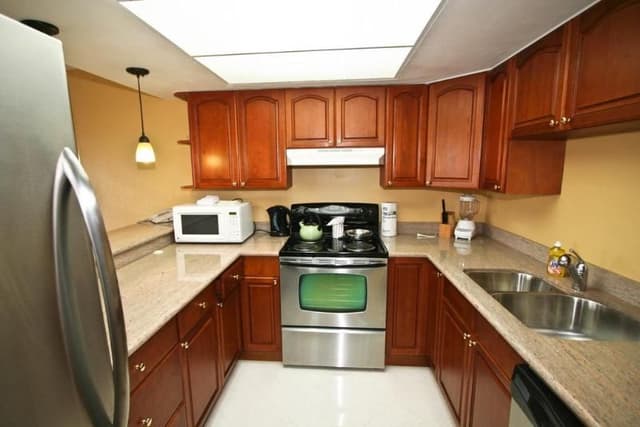 SUITE THREE BEDROOMS