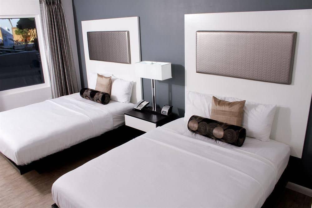 La Breeze Inn & Suites La Breeze Inn & Suites