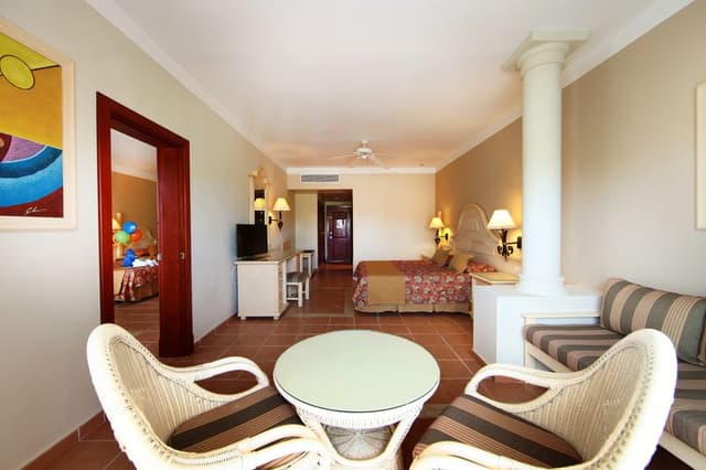 FAMILY ROOM STANDARD