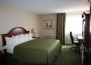 Quality Inn Rochester Airport2