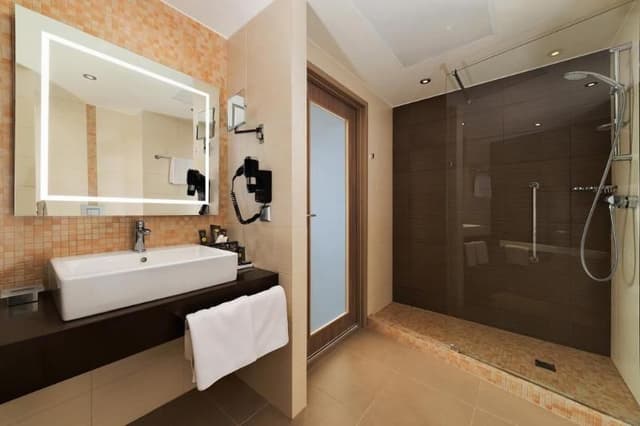 SUITE CAPACITY 1