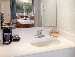 Days Inn Cocoa3