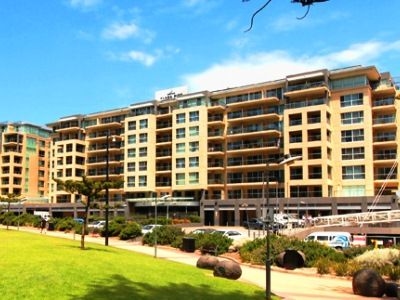 Oaks Plaza Pier0