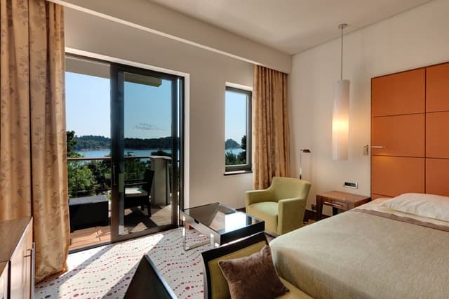 FAMILY ROOM PREMIUM