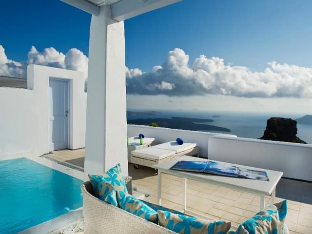SUITE WITH PRIVATE POOL