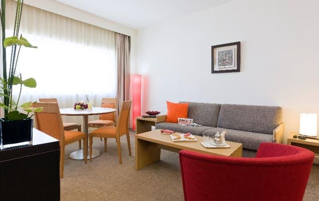 SUITE CAPACITY 2