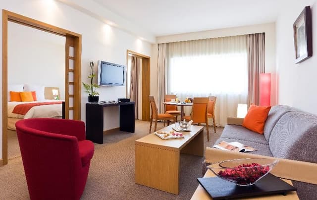 SUITE CAPACITY 2