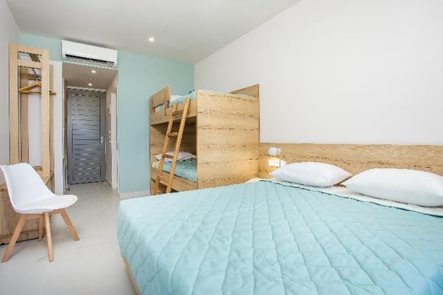 FAMILY ROOM BUNK BED