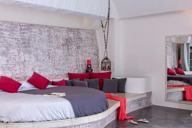 SUITE WITH PRIVATE POOL
