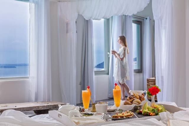 SUITE WITH PRIVATE POOL