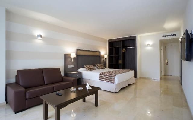 JUNIOR SUITE POOL VIEW