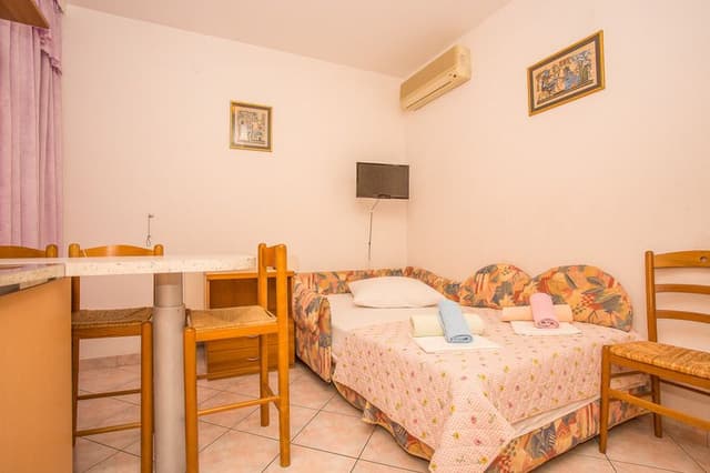 APARTMENT CAPACITY 3