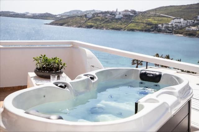 JUNIOR SUITE WITH JACUZZI