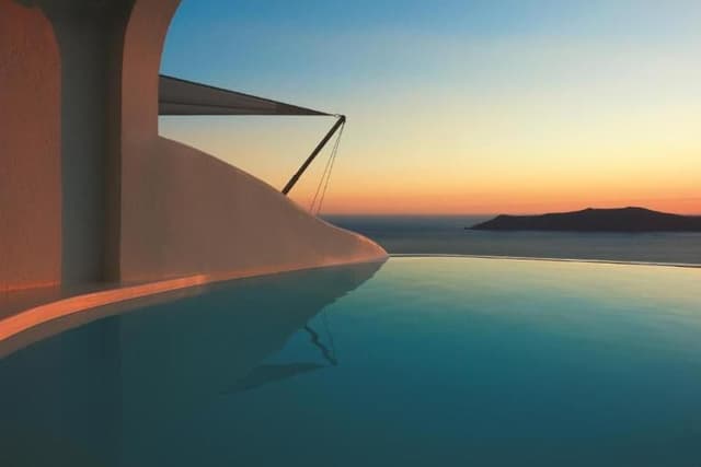 SUITE WITH PRIVATE POOL
