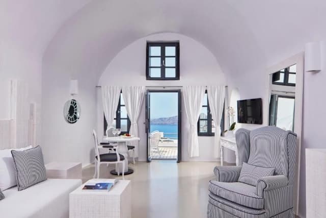 SUITE WITH PRIVATE POOL