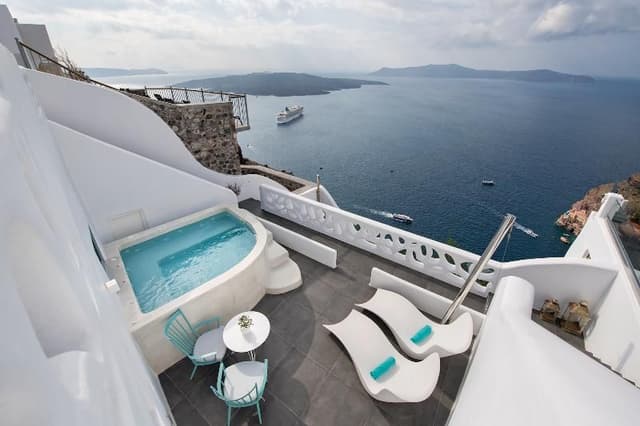SUITE WITH JACUZZI