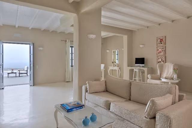 SUITE WITH PRIVATE POOL