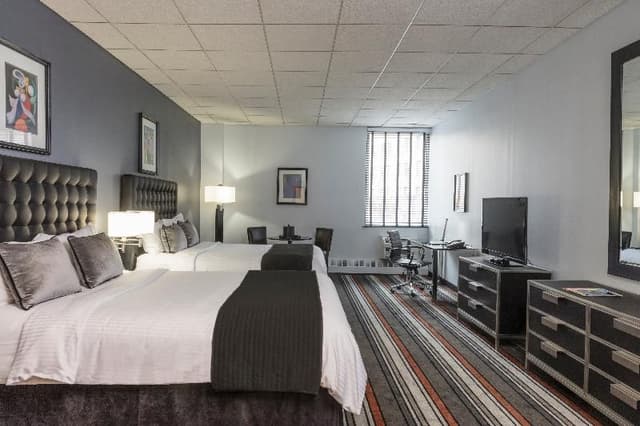 DOUBLE TWO QUEEN BEDS