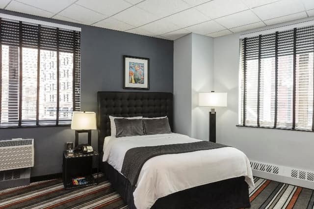 DOUBLE SUPERIOR QUEEN BED