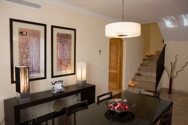 APARTMENT CAPACITY 6 THREE BEDROOM