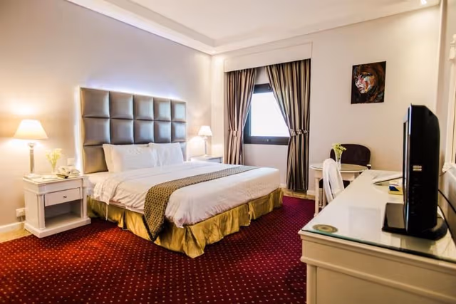 DOUBLE KING SIZE BED