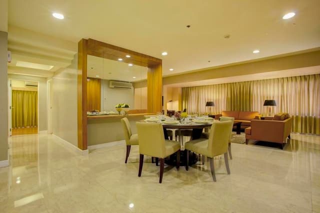 SUITE THREE BEDROOMS
