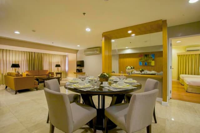 FAMILY ROOM TWO BEDROOMS